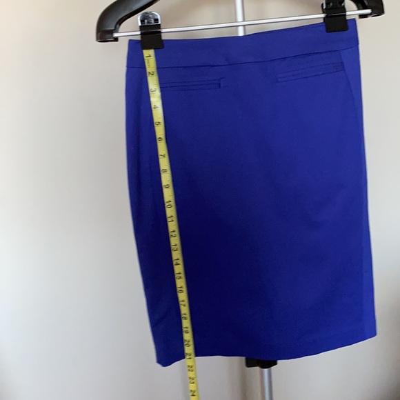 Le Chateau Blue pencil skirt in size 0. - Picture 3 of 10